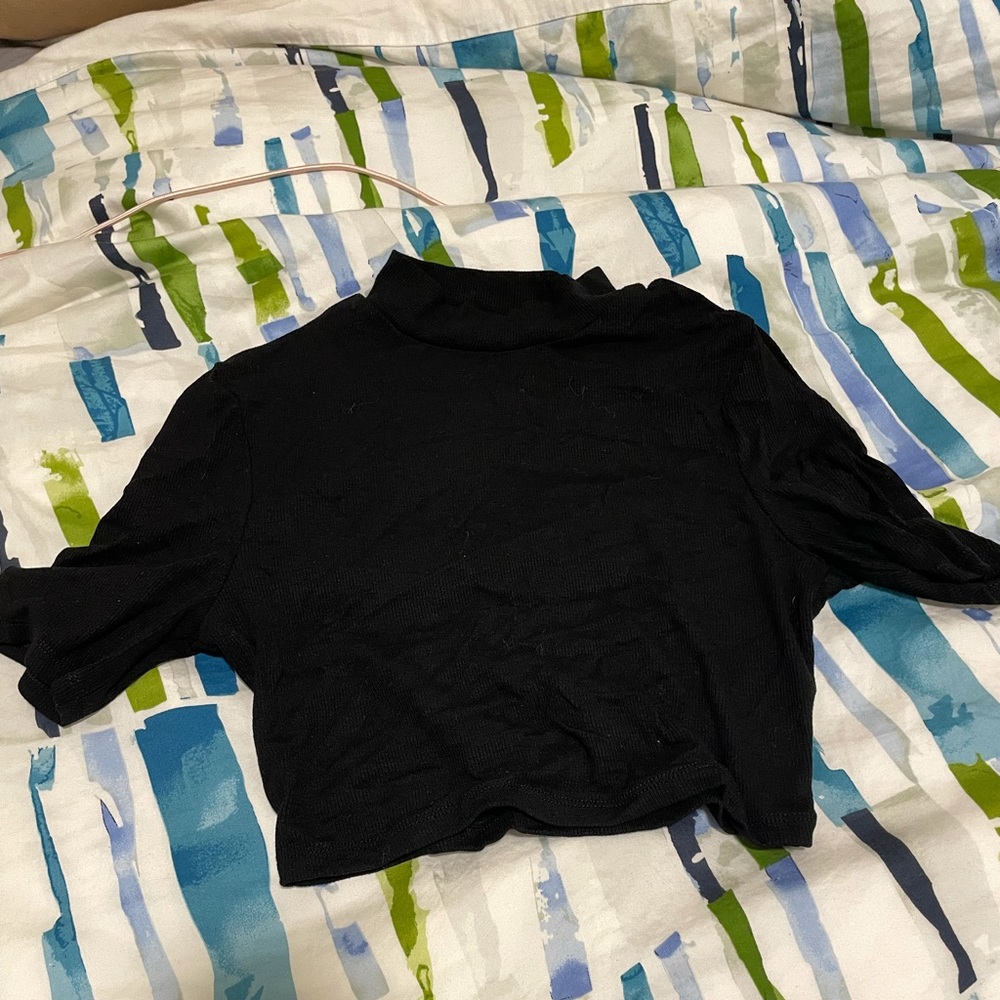Black quarter sleeve cropped